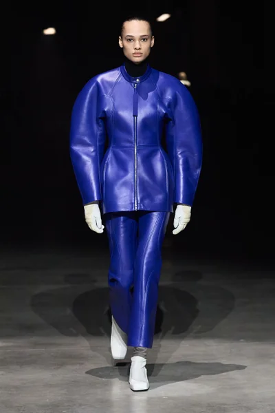 Look 37